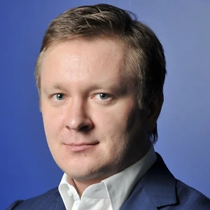 Какие-то запасы там есть, конечно. Чтобы это всё превратилось в деньги, необходимо увеличивать объём добычи, разрабатывать месторождения. Потенциально в земле много чего есть, и в Америке тоже полно ресурсов. Но всё это требует колоссальных инвестиций. Чтобы добывать на десятки миллиардов в год, нужно сначала эти деньги вложить в разработку залежей, потратив какое-то количество времени. А для того, чтобы вкладывать, нужно быть уверенным, что все права собственности будут защищены, всё гарантировано и проблем не будет. Поэтому мало создать фонд, нужно ещё создать условия для того, чтобы эта добыча росла.