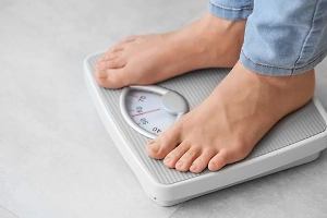 Диетолог привела план действий — как попрощаться с весом, набранным на зимней зажировке