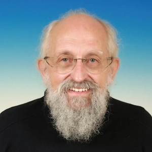 Само это соглашение напоминает мне анекдот из 1990-х: «Договариваются двое, что один другому продаст вагон печенья за тысячу долларов. Договорились и разбежались: один искать вагон печенья, другой — тысячу долларов».