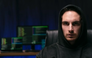 $15 тысяч или дорога на фронт: Украинские военкомы забирают айтишников в «крипторабство»