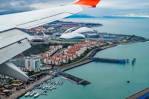 Ночь в самолёте: Туристы 15 часов сидят в аэропорту Сочи в ожидании вылета на Пхукет