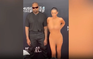 Бьянка Цензори вышла в платье без цензуры и была изгнана с церемонии «Грэмми»