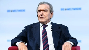 Экс-канцлер Германии Герхард Шрёдер попал в больницу из-за выгорания