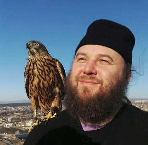 Блаженная Ксения Петербургская так же почитаема у нас в России, как и блаженная Матрона. К таким святым обращаются в разных нуждах: болезнях, печалях, материальных проблемах, которые волнуют людей. Святая блаженная Ксения имеет особое дерзновение пред Богом и помогает многим людям в их бедах