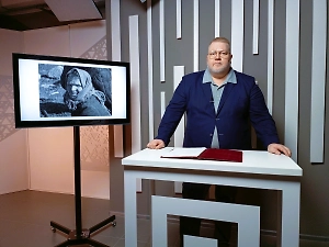 Это ненормальные люди, ненормальные политики. Украина не занимается политикой, там нет политики. Это просто коррупция. Они получали колоссальные деньги от США, стран Евросоюза и НАТО. Сейчас у них проблемы, потому что этот поток денег, к которому они привыкли, заканчивается. Им нужно что-то другое.