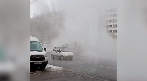 Ров с кипятком: На перекрёстке в Петербурге прорвало трубу с горячей водой
