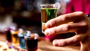 Врач назвала особо опасные виды алкоголя, которые вызывают галлюцинации и судороги