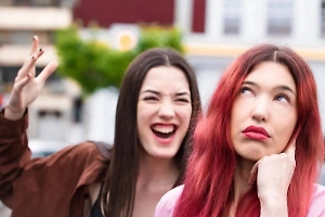 Весеннее обострение: Психолог рассказала, как вести себя при встрече с неадекватом на улице