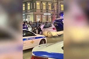Сбивший толпу в центре Москвы водитель был пьян, среди пострадавших — двое детей