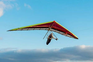 Пилот дельтаплана погиб при посадке на лёд водохранилища в Кировской области