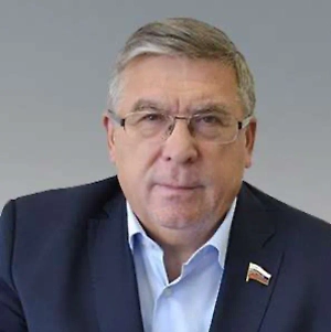 Если говорить серьёзно о комфортности проживания пенсионеров, то мне кажется, что здесь надо следовать простой русской поговорке: «Где родился, там и пригодился». Самая комфортная жизнь там, где у человека есть малая родина, где у него есть свой дом, свой участок, где рядом с ним родные и близкие, где есть занятия по душе. Есть возможность при желании найти работу и приносить пользу экономике региона. Мне кажется, именно на этом должны быть основаны критерии реальной оценки.