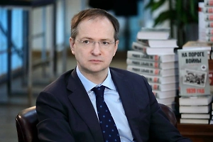 Мединский заявил, что участников Майдана на Украине пичкали наркотиками