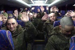 Освобождённые из плена российские военные поблагодарили Владимира Путина