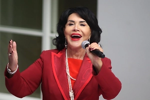 «Немало усилий»: Юбилярша Надежда Бабкина раскрыла Life.ru секрет молодости