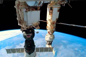 «Прогресс МС-30» достиг МКС, доставив на станцию топливо, еду и новый скафандр