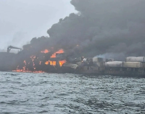 При столкновении танкера с судном у британских берегов пострадали 32 человека