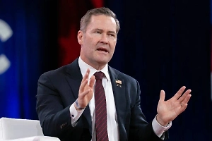 Номера и пароли: В Сеть слили личные данные Майка Уолца и других советников Трампа