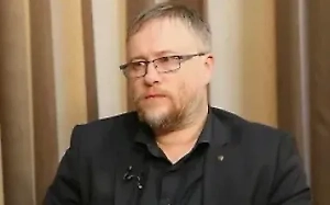 Сейчас российские Вооружённые силы набрали нужную динамику, идёт наступление по всей линии боевого соприкосновения. Именно поэтому так засуетились в Киеве. Что касается Трампа, то он — политик молодой, каждые пять минут делает экстравагантные заявления, одно хлеще другого. Просто тычет пальцем в небо и каждый раз заявляет что-то ещё более экстравагантное.