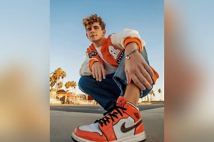 Блогер Артур Бабич отрёкся от Украины и приехал за российским паспортом