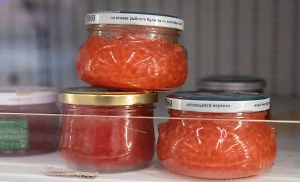 Бутер в хату: Главу ФСИН попросили убрать красную икру из ассортимента  магазинов для сидельцев