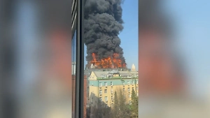 Чёрный дым до неба: Мощный пожар охватил элитный ЖК в центре Москвы