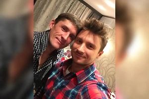 «Плачу до сих пор»: Лазарев рассказал о потере старшего брата в годовщину его гибели