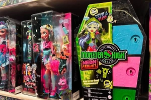 Психолог объяснила феномен популярности детских западных кукол в гробах Monster High 