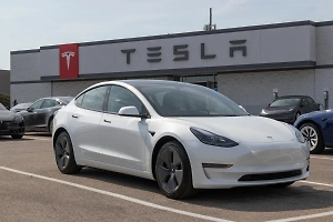 Несколько взрывных устройств обнаружили в дилерском центре Tesla в Техасе