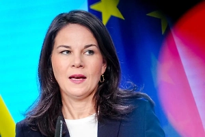 Бербок испугалась, что Путин «ослепит» Запад