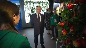 «Яблочками пахнет»: Путин заявил, что нужно наращивать производство яблок в РФ