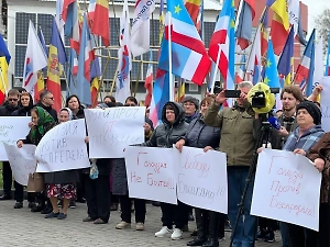 «Гагаузский народ не сломать»: В автономии проходит митинг против задержания Гуцул