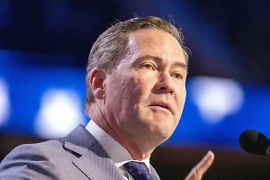 Советник Трампа Уолтц взял на себя вину за журналиста в секретном чате