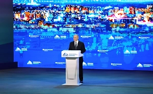 Путин поручил обеспечить Сибири и Уралу железнодорожный выход к Арктике