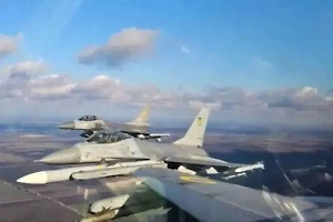 На Украине впервые показали кадры со строем F-16 с ракетами