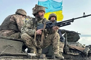 ЕС и НАТО предупредили о катастрофических последствиях превращения Украины в военный лагерь