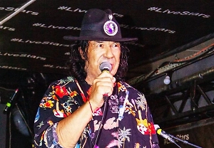 Крупная сумма и отравление этанолом: Сын музыканта Кузьмина рассказал подробности смерти отца