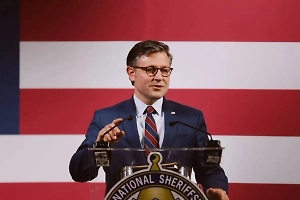 Спикер Джонсон: Либо Зеленский образумится, либо Украине понадобится новый лидер