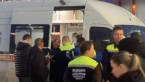 «Просто поцарапались»: Пострадавшим при стрельбе охранникам мытищинского ТЦ оказывают помощь на месте