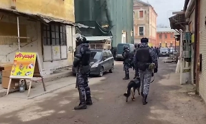 Масштабный рейд по мигрантам прошёл в Апраксином дворе в Петербурге