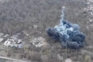 Сброс авиабомб весом полторы и три тонны на ВСУ в курском приграничье сняли на видео