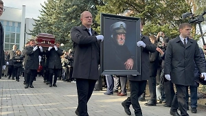 На надгробной табличке Бедроса Киркорова заметили ошибку