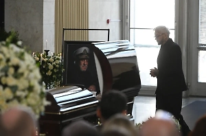 На надгробной табличке Бедроса Киркорова исправили ошибку