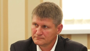 Диктаторские амбиции Зеленского продолжают толкать его на нелогичные шаги. Он стал открыто кусать руку, которая его в ущерб себе так долго кормит. Надеюсь, что европейский истеблишмент, пытающийся удержать на плаву свою стагнирующую экономику, сделает верные выводы. Иначе этот вскормленный ими безумец в ближайшее время доведёт их до «цугундера».