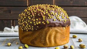 Священник рассказал, грешно ли есть на Пасху дубайские куличи