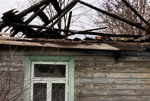 Убитую бойцами ВСУ семью из Суджи хоронили в коробках из-под игрушек в огороде