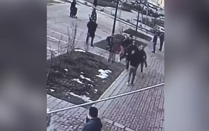 Мужчине сломали челюсть из-за неправильной парковки в Петербурге