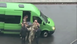 Запихивали всей маршруткой: Силовая «могилизация» в Днепре снова попала на видео