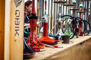 Life.ru дал советы, которые помогут вернуться из кальянной без туберкулёза и язвы желудка