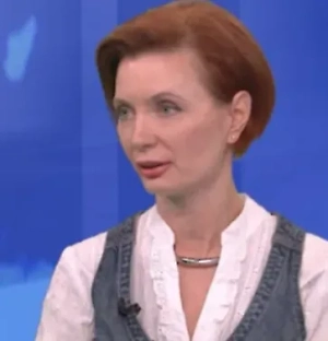 Растворимый кофе не вреден, если он качественный. Он удобен в использовании, особенно если нужно быстро приготовить напиток. Однако важно выбирать проверенного производителя, так как дешёвый кофе часто содержит примеси, такие как цикорий, ячмень или даже ароматизаторы и красители