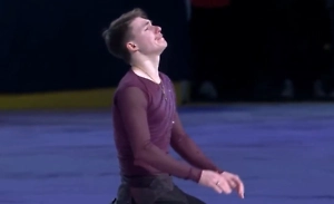 Фигурист Наумов выступил в США под «Город, которого нет» в память о погибших родителях и не сдержал слёз